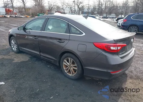 2017 Hyundai Sonata z USA, uszkodzony, nr VIN 5NPE24AF2HH559140
